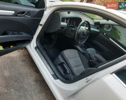 Білий Шкода Суперб, об'ємом двигуна 1.97 л та пробігом 251 тис. км за 12100 $, фото 13 на Automoto.ua