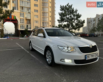 Белый Шкода Суперб, объемом двигателя 1.8 л и пробегом 134 тыс. км за 12000 $, фото 4 на Automoto.ua