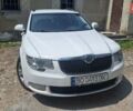 Белый Шкода Суперб, объемом двигателя 1.97 л и пробегом 299 тыс. км за 11000 $, фото 1 на Automoto.ua