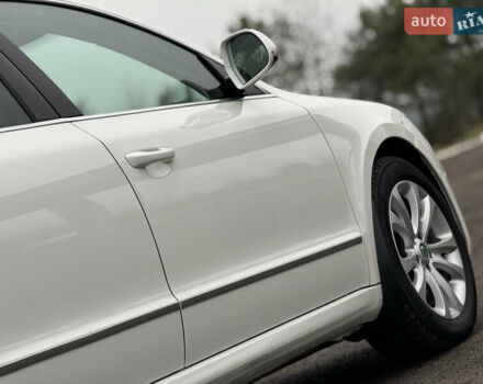 Білий Шкода Суперб, об'ємом двигуна 2 л та пробігом 317 тис. км за 12900 $, фото 15 на Automoto.ua