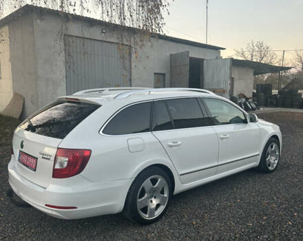 Белый Шкода Суперб, объемом двигателя 1.6 л и пробегом 260 тыс. км за 11600 $, фото 4 на Automoto.ua