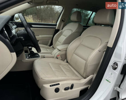 Білий Шкода Суперб, об'ємом двигуна 2 л та пробігом 317 тис. км за 12900 $, фото 31 на Automoto.ua