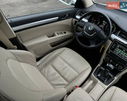 Білий Шкода Суперб, об'ємом двигуна 2 л та пробігом 317 тис. км за 12900 $, фото 28 на Automoto.ua