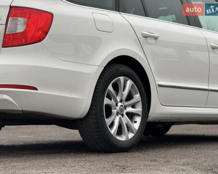 Білий Шкода Суперб, об'ємом двигуна 2 л та пробігом 317 тис. км за 12900 $, фото 16 на Automoto.ua