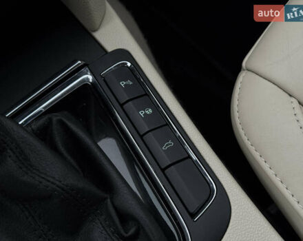 Білий Шкода Суперб, об'ємом двигуна 2 л та пробігом 317 тис. км за 12900 $, фото 41 на Automoto.ua