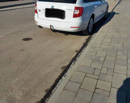 Белый Шкода Суперб, объемом двигателя 2 л и пробегом 280 тыс. км за 10700 $, фото 4 на Automoto.ua