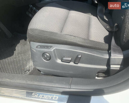 Белый Шкода Суперб, объемом двигателя 2 л и пробегом 285 тыс. км за 11000 $, фото 16 на Automoto.ua