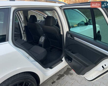 Шкода Суперб 2012 в Черновцах на Automoto.ua Белый Шкода Суперб, объемом двигателя 2 л и пробегом 200 тыс. км за 11200 $, фото 14 на Automoto.ua