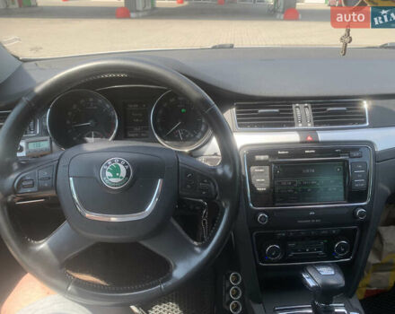 Белый Шкода Суперб, объемом двигателя 2 л и пробегом 285 тыс. км за 11000 $, фото 14 на Automoto.ua