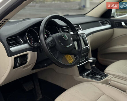 Білий Шкода Суперб, об'ємом двигуна 2 л та пробігом 317 тис. км за 12900 $, фото 36 на Automoto.ua