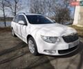 Білий Шкода Суперб, об'ємом двигуна 2 л та пробігом 320 тис. км за 9100 $, фото 1 на Automoto.ua