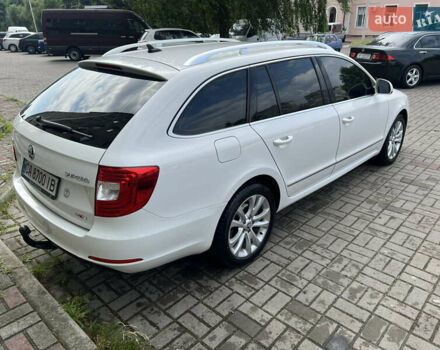 Белый Шкода Суперб, объемом двигателя 2.01 л и пробегом 275 тыс. км за 13000 $, фото 5 на Automoto.ua