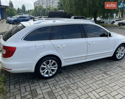 Белый Шкода Суперб, объемом двигателя 2.01 л и пробегом 275 тыс. км за 13000 $, фото 3 на Automoto.ua