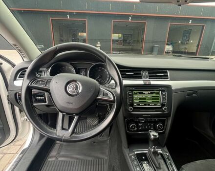 Шкода Суперб 2013 в Лозовой на Automoto.ua Белый Шкода Суперб, объемом двигателя 2 л и пробегом 335 тыс. км за 12800 $, фото 4 на Automoto.ua