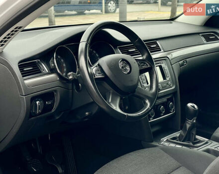 Білий Шкода Суперб, об'ємом двигуна 2 л та пробігом 273 тис. км за 12700 $, фото 18 на Automoto.ua