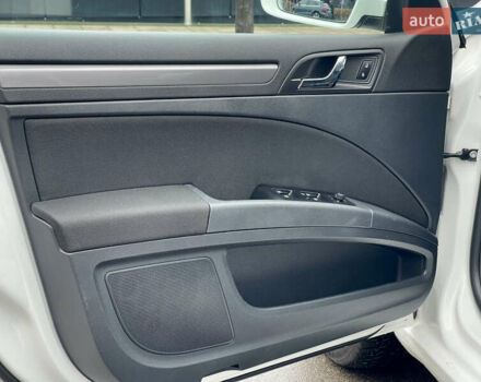 Білий Шкода Суперб, об'ємом двигуна 2 л та пробігом 273 тис. км за 12700 $, фото 16 на Automoto.ua