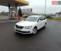 Белый Шкода Суперб, объемом двигателя 2 л и пробегом 252 тыс. км за 11400 $, фото 1 на Automoto.ua