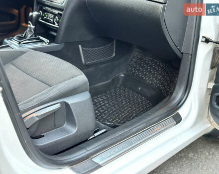 Белый Шкода Суперб, объемом двигателя 2 л и пробегом 249 тыс. км за 14999 $, фото 19 на Automoto.ua