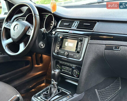 Белый Шкода Суперб, объемом двигателя 2 л и пробегом 249 тыс. км за 14999 $, фото 20 на Automoto.ua