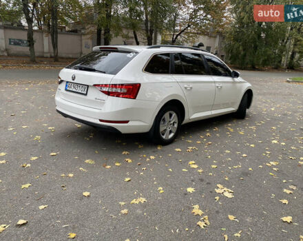 Белый Шкода Суперб, объемом двигателя 1.8 л и пробегом 248 тыс. км за 13700 $, фото 3 на Automoto.ua