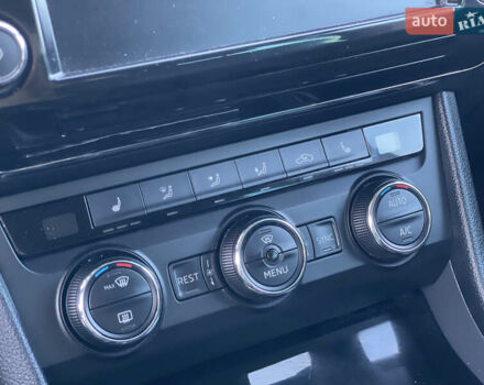 Білий Шкода Суперб, об'ємом двигуна 1.6 л та пробігом 242 тис. км за 13250 $, фото 32 на Automoto.ua