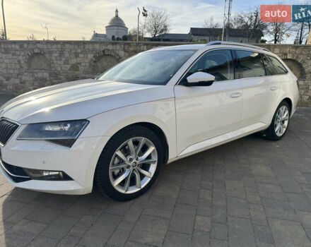 Белый Шкода Суперб, объемом двигателя 1.6 л и пробегом 235 тыс. км за 14000 $, фото 4 на Automoto.ua