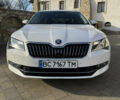 Белый Шкода Суперб, объемом двигателя 1.6 л и пробегом 235 тыс. км за 14000 $, фото 1 на Automoto.ua