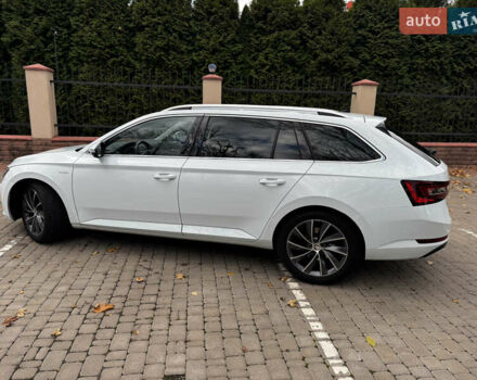 Білий Шкода Суперб, об'ємом двигуна 2 л та пробігом 173 тис. км за 17000 $, фото 3 на Automoto.ua