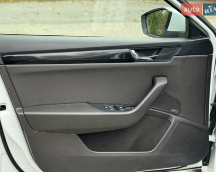 Белый Шкода Суперб, объемом двигателя 1.97 л и пробегом 173 тыс. км за 17000 $, фото 16 на Automoto.ua