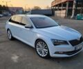 Білий Шкода Суперб, об'ємом двигуна 2 л та пробігом 220 тис. км за 16900 $, фото 1 на Automoto.ua