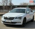 Белый Шкода Суперб, объемом двигателя 1.6 л и пробегом 315 тыс. км за 12250 $, фото 1 на Automoto.ua