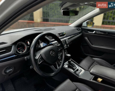 Білий Шкода Суперб, об'ємом двигуна 2 л та пробігом 173 тис. км за 17000 $, фото 19 на Automoto.ua