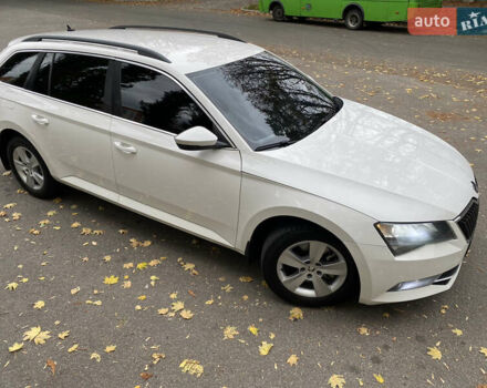 Белый Шкода Суперб, объемом двигателя 1.8 л и пробегом 248 тыс. км за 13700 $, фото 5 на Automoto.ua