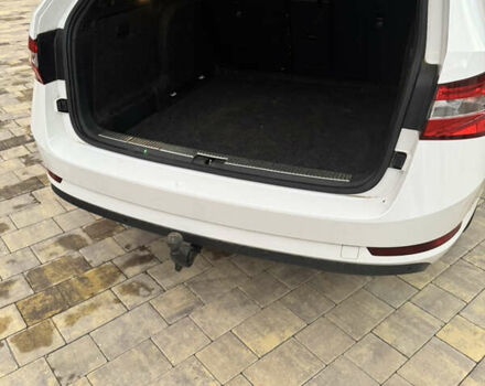 Белый Шкода Суперб, объемом двигателя 1.6 л и пробегом 235 тыс. км за 14000 $, фото 10 на Automoto.ua