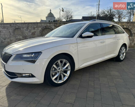 Белый Шкода Суперб, объемом двигателя 1.6 л и пробегом 235 тыс. км за 14000 $, фото 5 на Automoto.ua