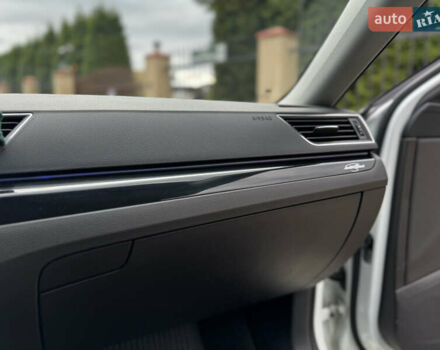 Білий Шкода Суперб, об'ємом двигуна 2 л та пробігом 173 тис. км за 17000 $, фото 29 на Automoto.ua