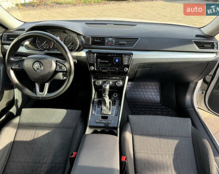 Белый Шкода Суперб, объемом двигателя 1.6 л и пробегом 235 тыс. км за 14000 $, фото 12 на Automoto.ua