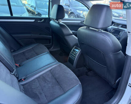 Белый Шкода Суперб, объемом двигателя 2 л и пробегом 235 тыс. км за 12750 $, фото 22 на Automoto.ua