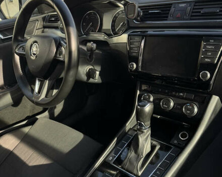 Белый Шкода Суперб, объемом двигателя 1.6 л и пробегом 235 тыс. км за 14000 $, фото 13 на Automoto.ua