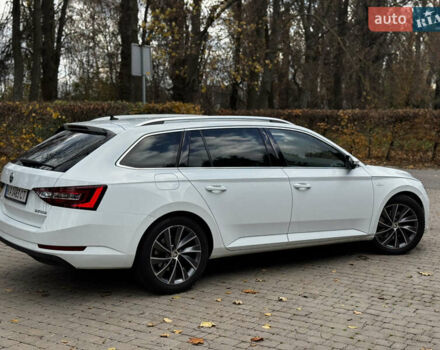 Білий Шкода Суперб, об'ємом двигуна 2 л та пробігом 173 тис. км за 17000 $, фото 8 на Automoto.ua