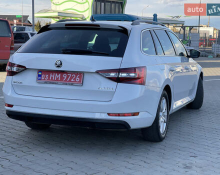Білий Шкода Суперб, об'ємом двигуна 1.6 л та пробігом 242 тис. км за 13250 $, фото 8 на Automoto.ua