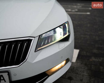 Білий Шкода Суперб, об'ємом двигуна 1.97 л та пробігом 327 тис. км за 17000 $, фото 8 на Automoto.ua