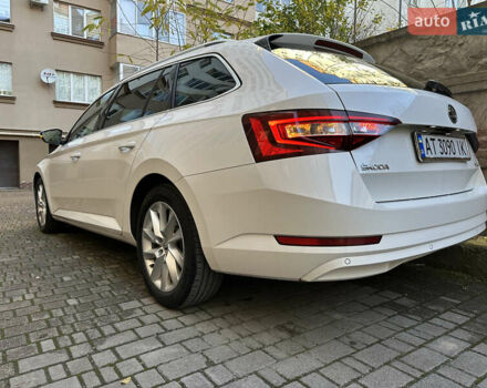 Белый Шкода Суперб, объемом двигателя 1.97 л и пробегом 163 тыс. км за 19500 $, фото 2 на Automoto.ua