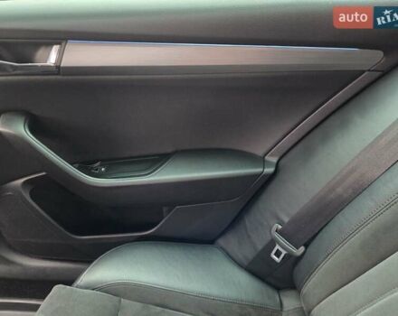 Білий Шкода Суперб, об'ємом двигуна 2 л та пробігом 288 тис. км за 15999 $, фото 31 на Automoto.ua