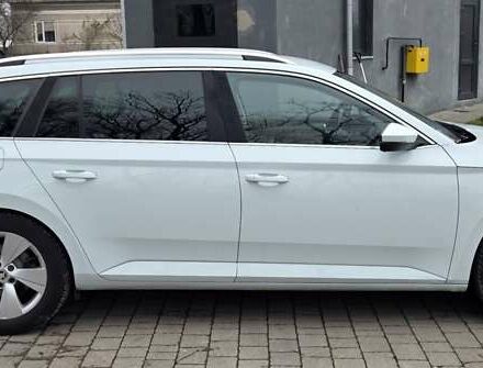 Білий Шкода Суперб, об'ємом двигуна 2 л та пробігом 288 тис. км за 15999 $, фото 52 на Automoto.ua