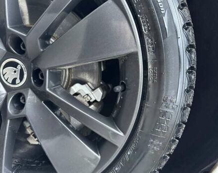 Белый Шкода Суперб, объемом двигателя 1.97 л и пробегом 278 тыс. км за 17000 $, фото 75 на Automoto.ua