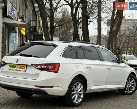 Белый Шкода Суперб, объемом двигателя 2 л и пробегом 269 тыс. км за 15999 $, фото 2 на Automoto.ua