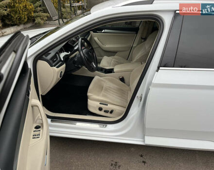 Белый Шкода Суперб, объемом двигателя 1.97 л и пробегом 323 тыс. км за 14500 $, фото 19 на Automoto.ua