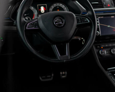 Білий Шкода Суперб, об'ємом двигуна 1.97 л та пробігом 327 тис. км за 17000 $, фото 28 на Automoto.ua