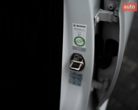 Білий Шкода Суперб, об'ємом двигуна 1.97 л та пробігом 327 тис. км за 17000 $, фото 54 на Automoto.ua